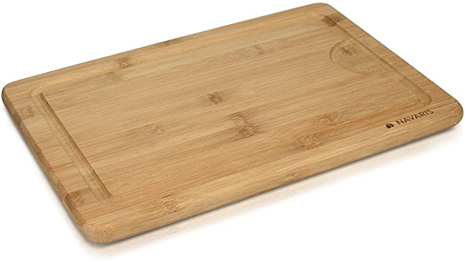 Navaris Wooden Chopping Board - Medium Natural Bamboo Wood Cutting Board with Juice Groove for Kitchen Food Prep - Size M, 35 x 23.5 x 1.8 cm